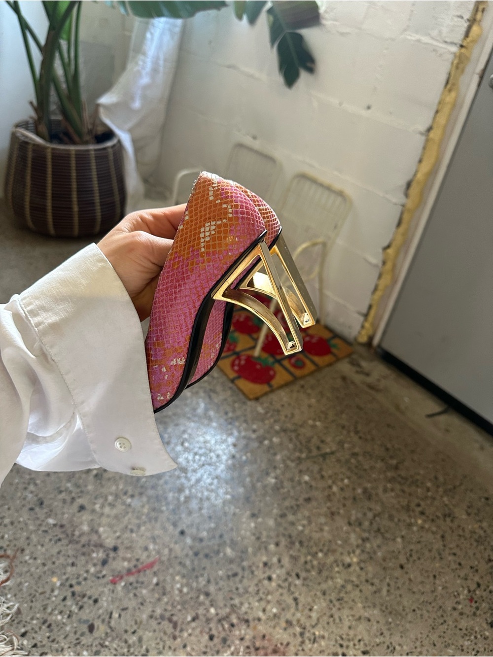 Vintage Timothy Hitsman Pink Snake-Print Sculpted Gold Heel Pumps - Picture 6 of 9